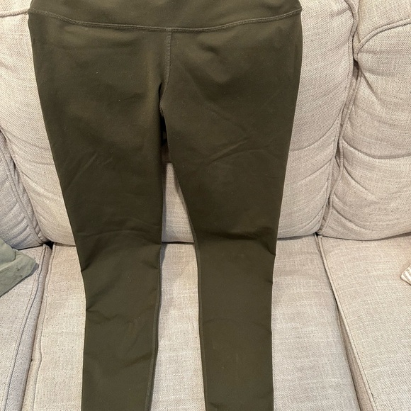 ALO Yoga pants - Picture 10 of 10